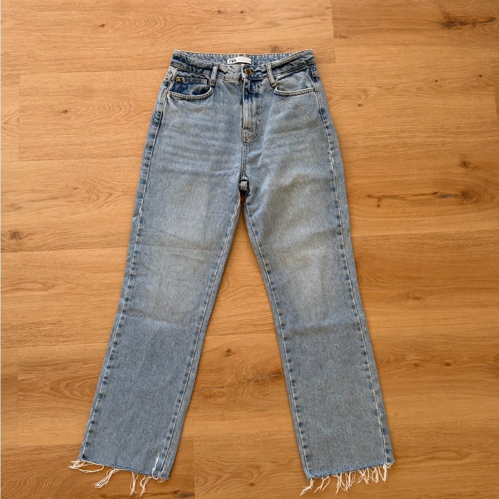 ZARA High Rise Straight Leg Jeans – Size 6 (28) – Light Wash